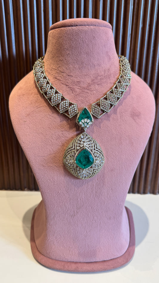Nooraya Pendent Necklace Set