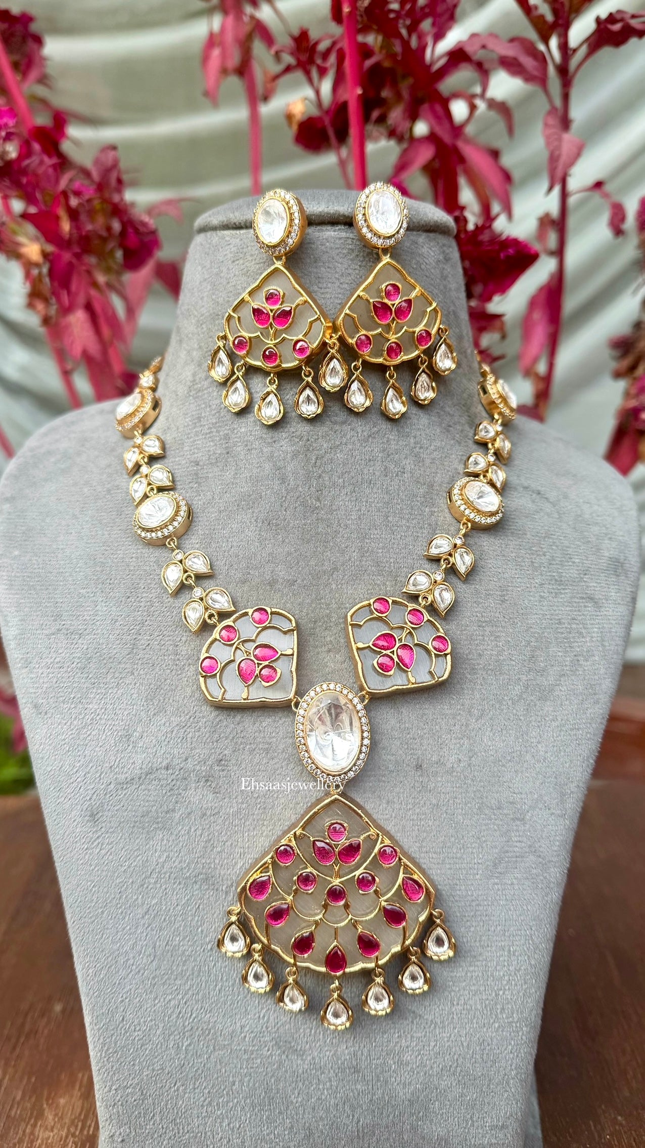 Aparna Necklace with Earrings