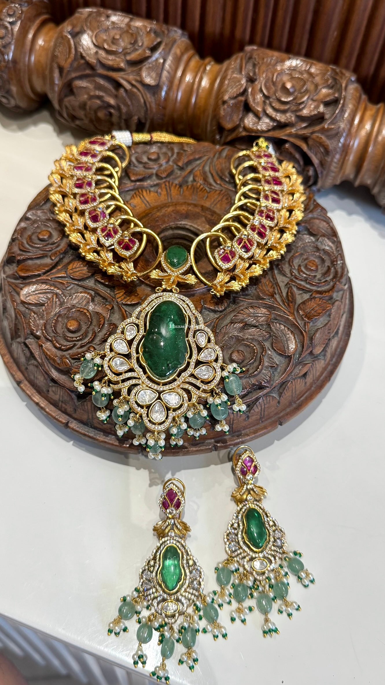 Avantika Necklace with Earrings