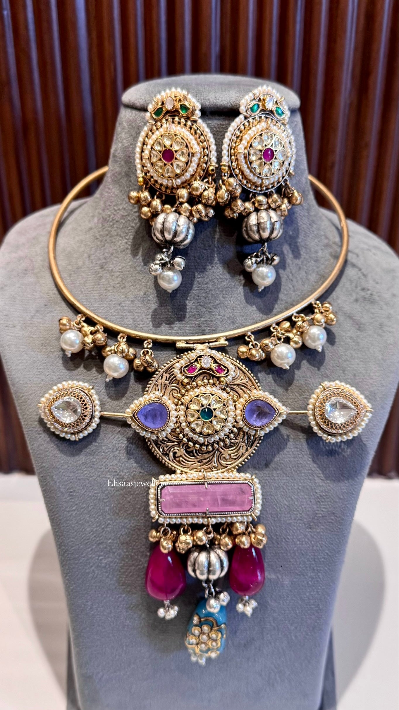 Sitara-e-Meher Hasli with earrings