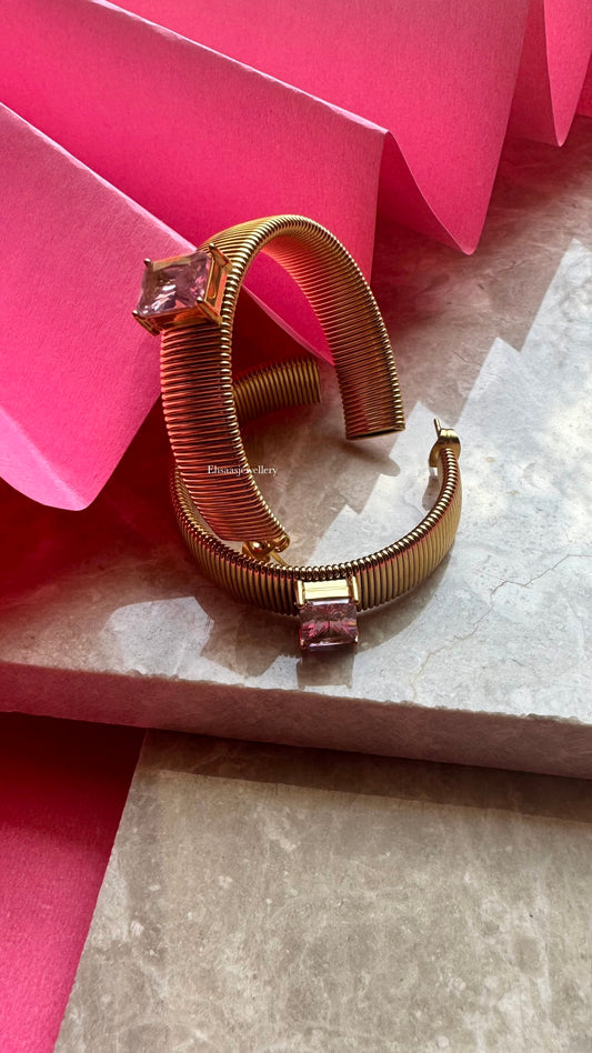 Elara Hoops