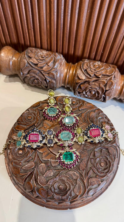 Hayat Necklace With Earrings