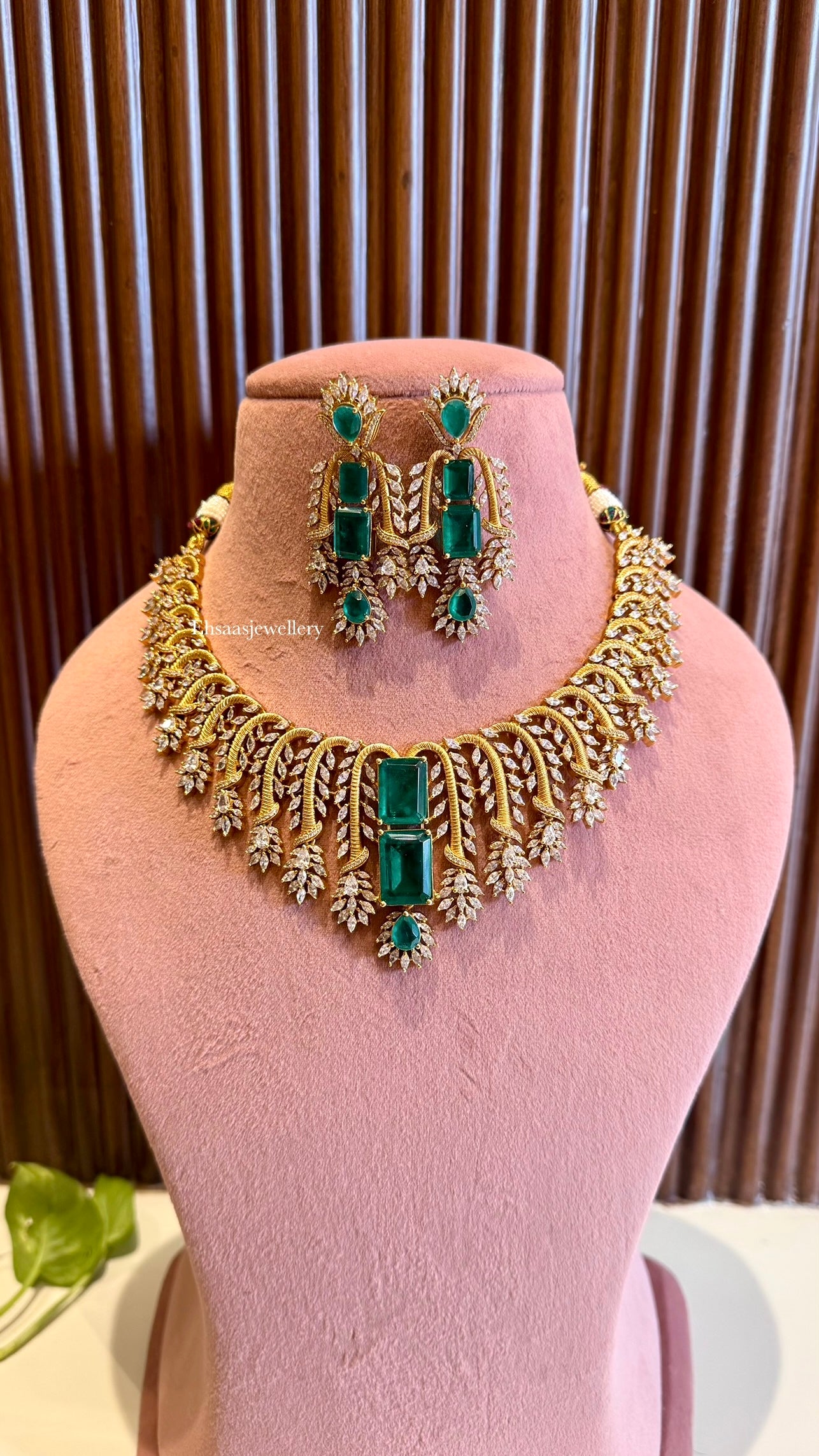 Reyah Necklace Set
