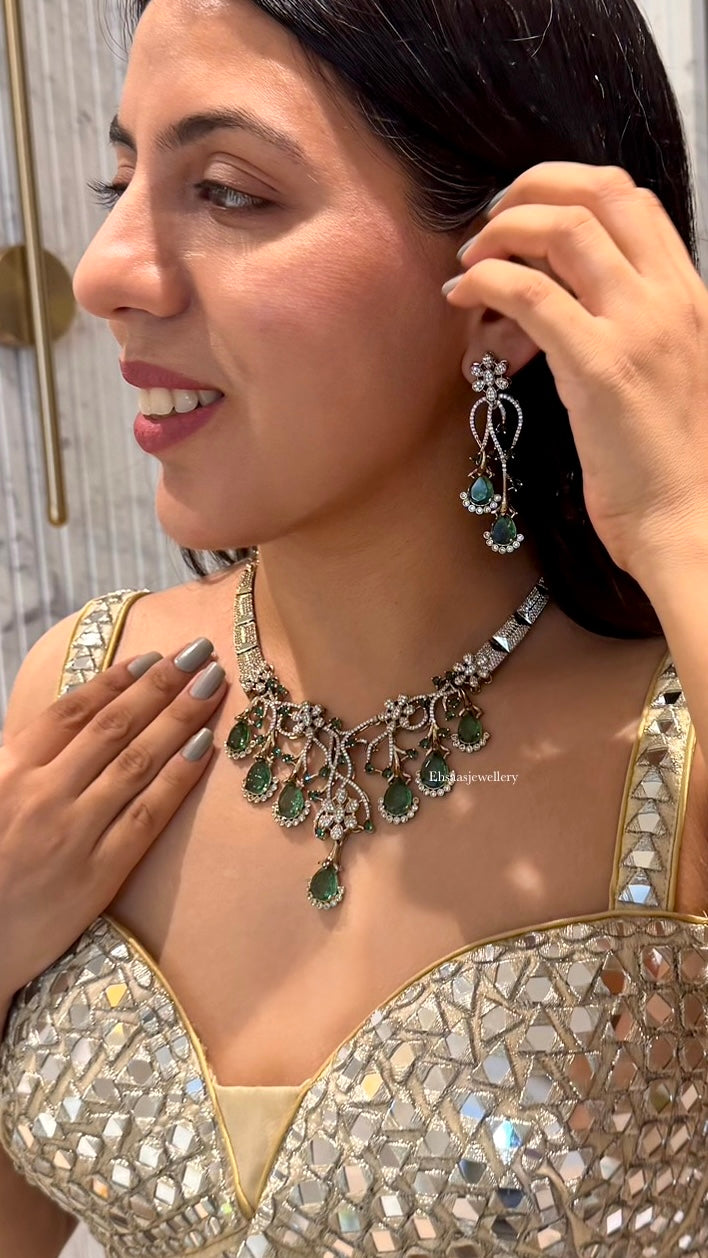 Green Daimond Necklace With Necklace