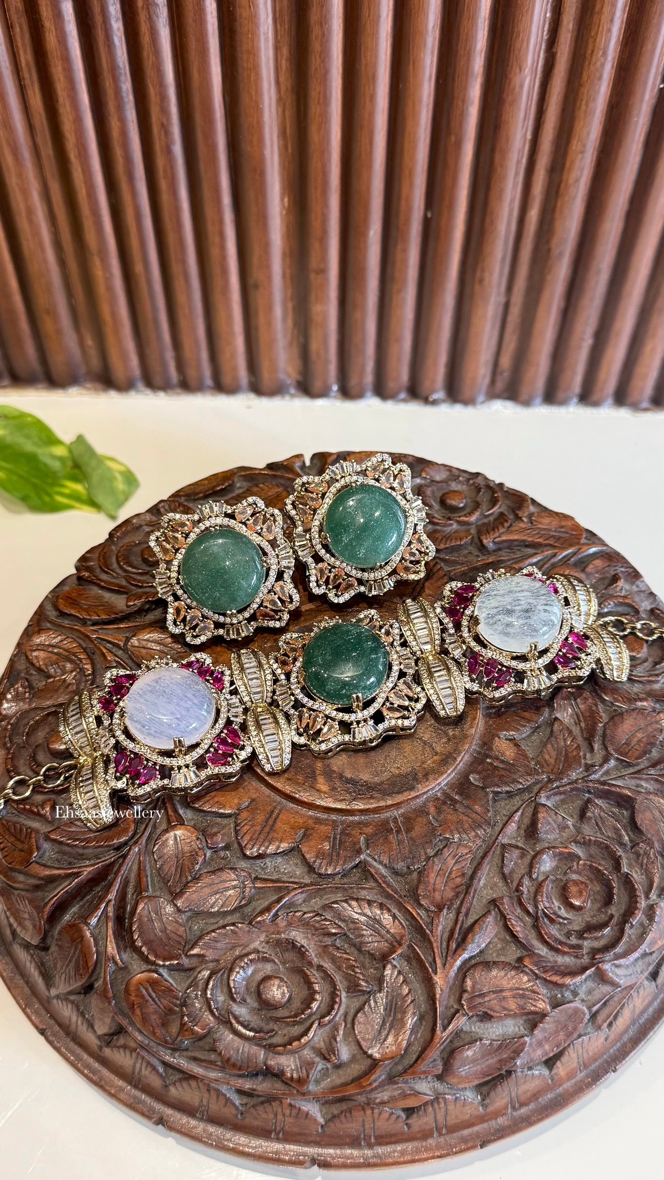 Aneesha Necklace With Earrings