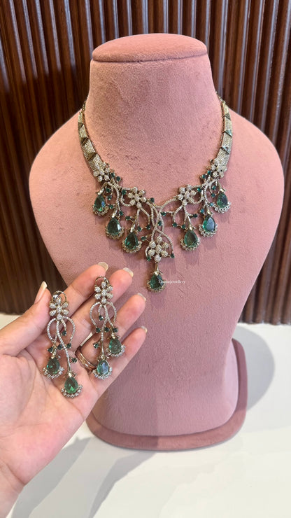 Green Daimond Necklace With Necklace