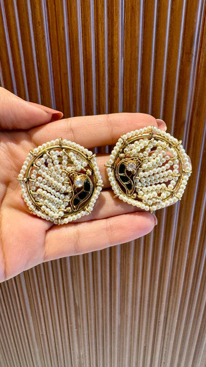 Pankhuri Studs With Earchain