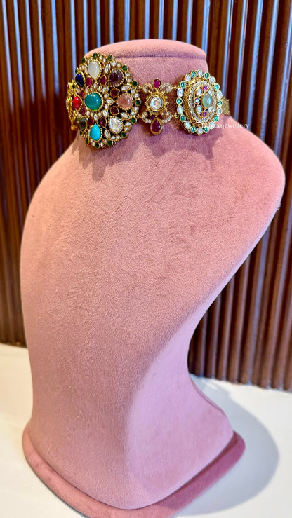 Mannat Zameston Necklace Set