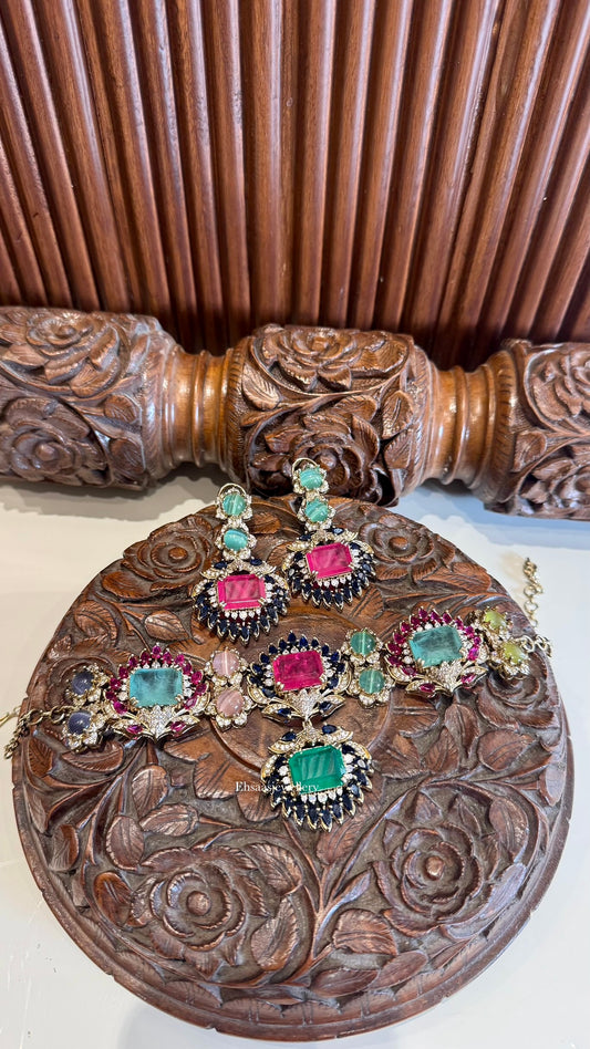 Hayat Necklace With Earrings