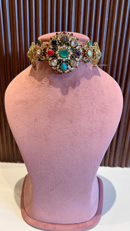 Mannat Zameston Necklace Set