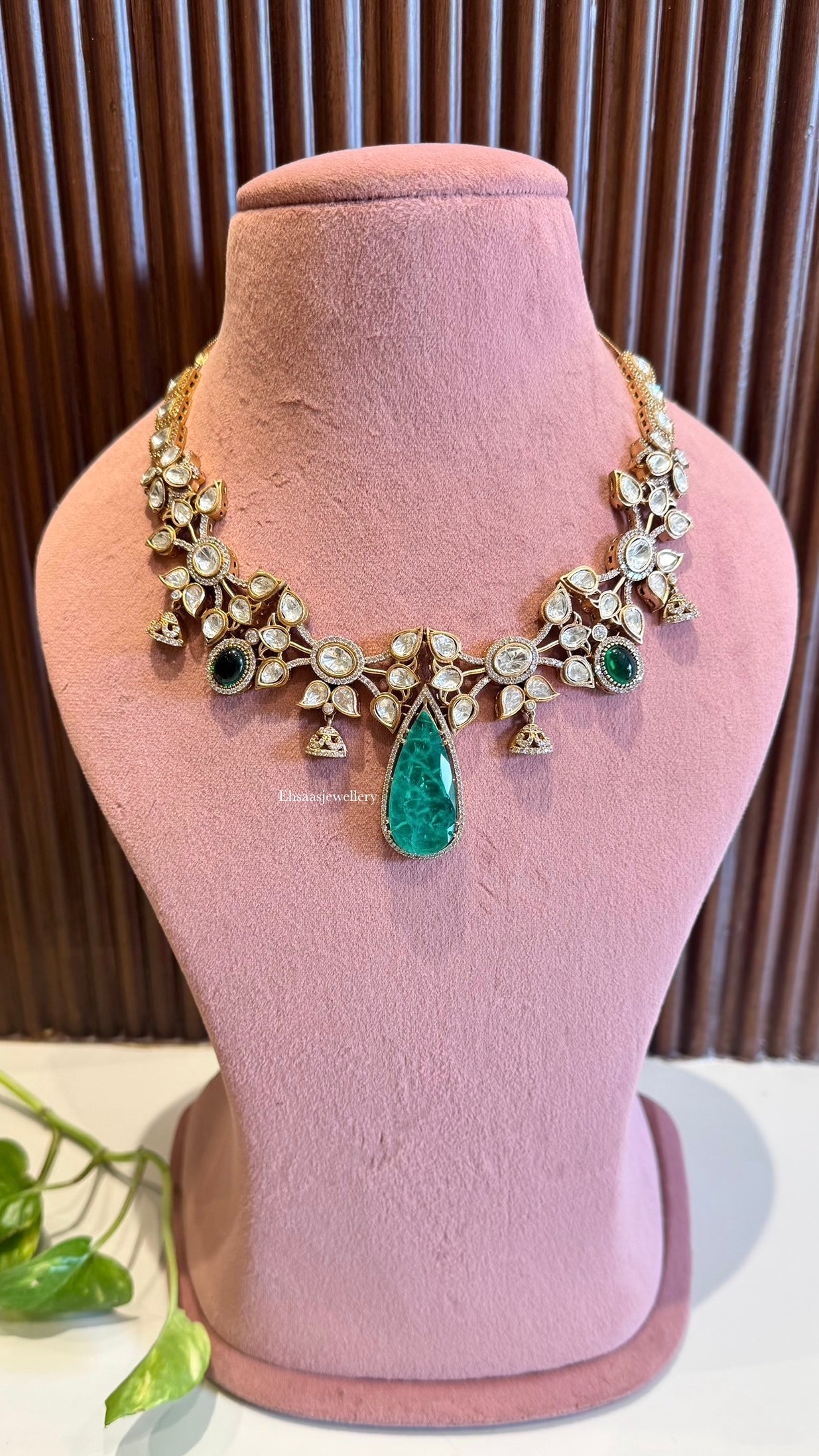 Arsheen Emerald Necklace with Earrings