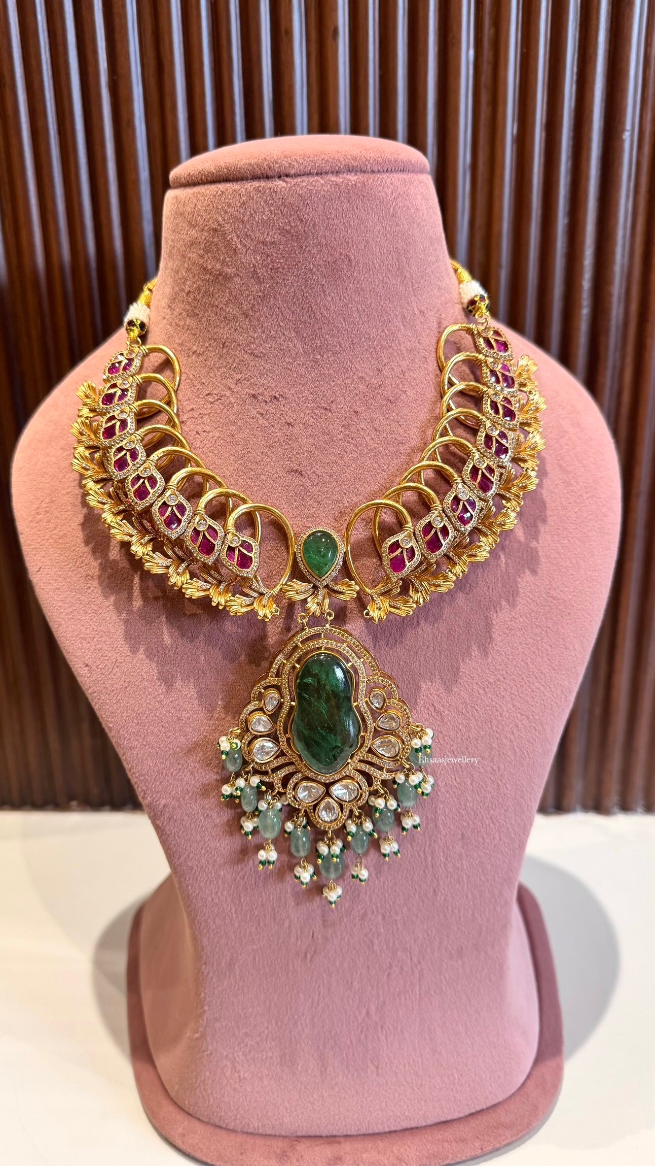 Avantika Necklace with Earrings