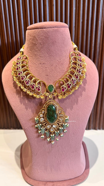 Avantika Necklace with Earrings