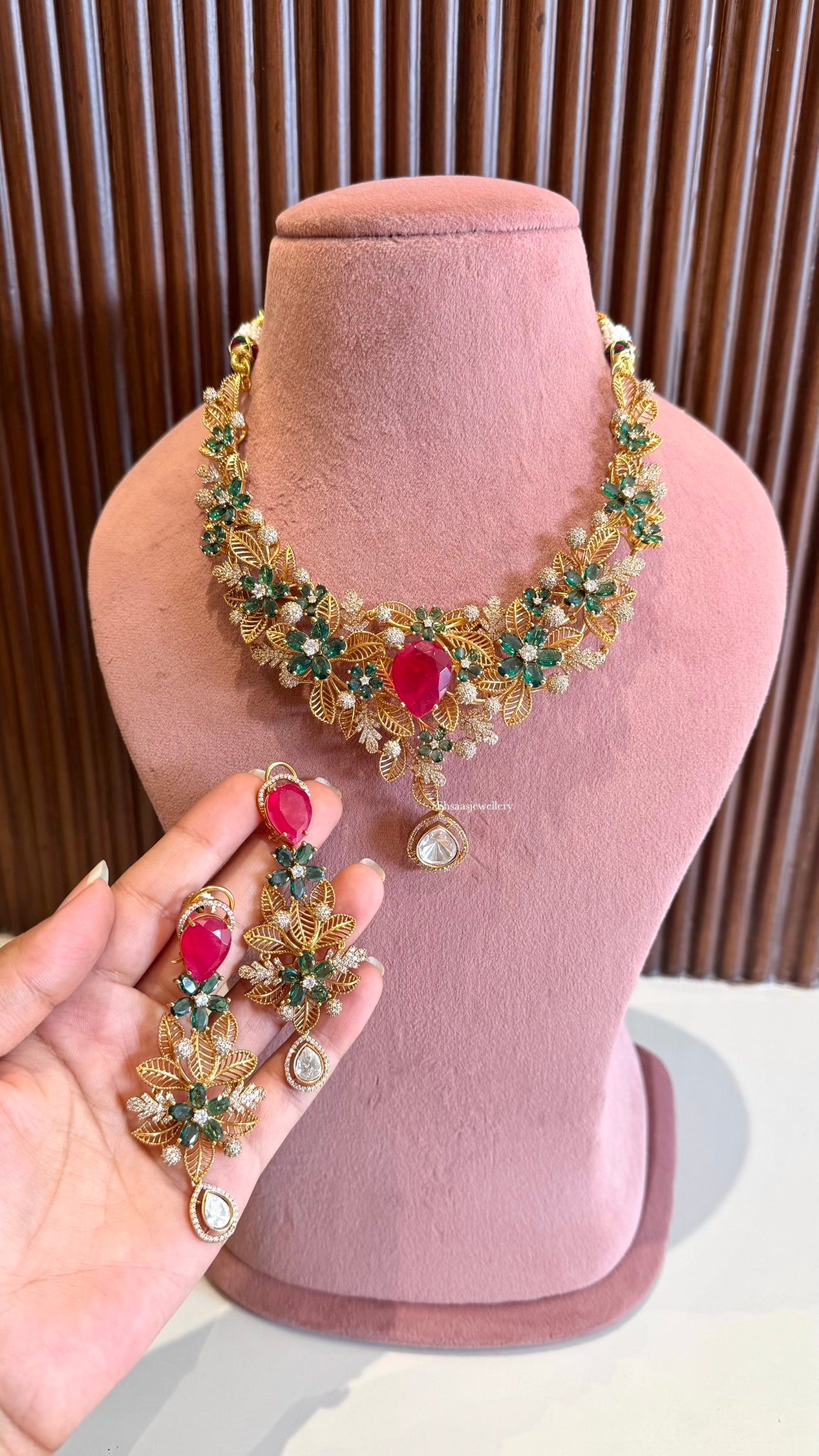 Amogh Necklace Set