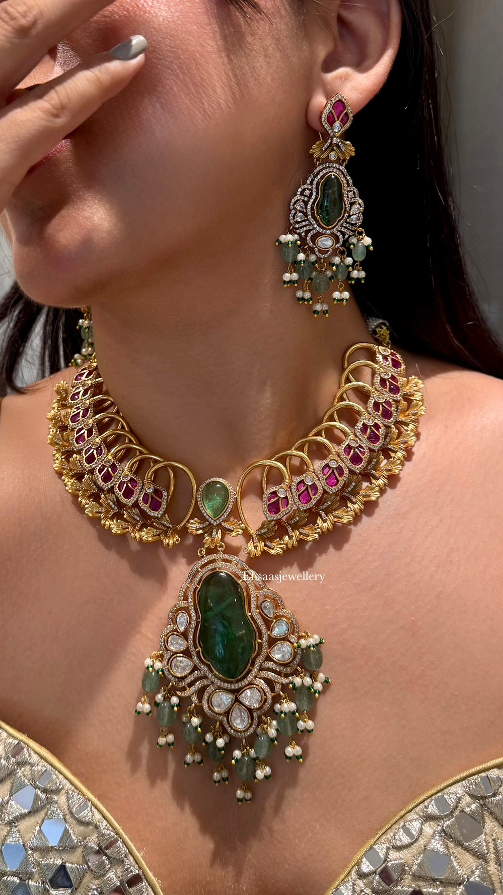 Avantika Necklace with Earrings
