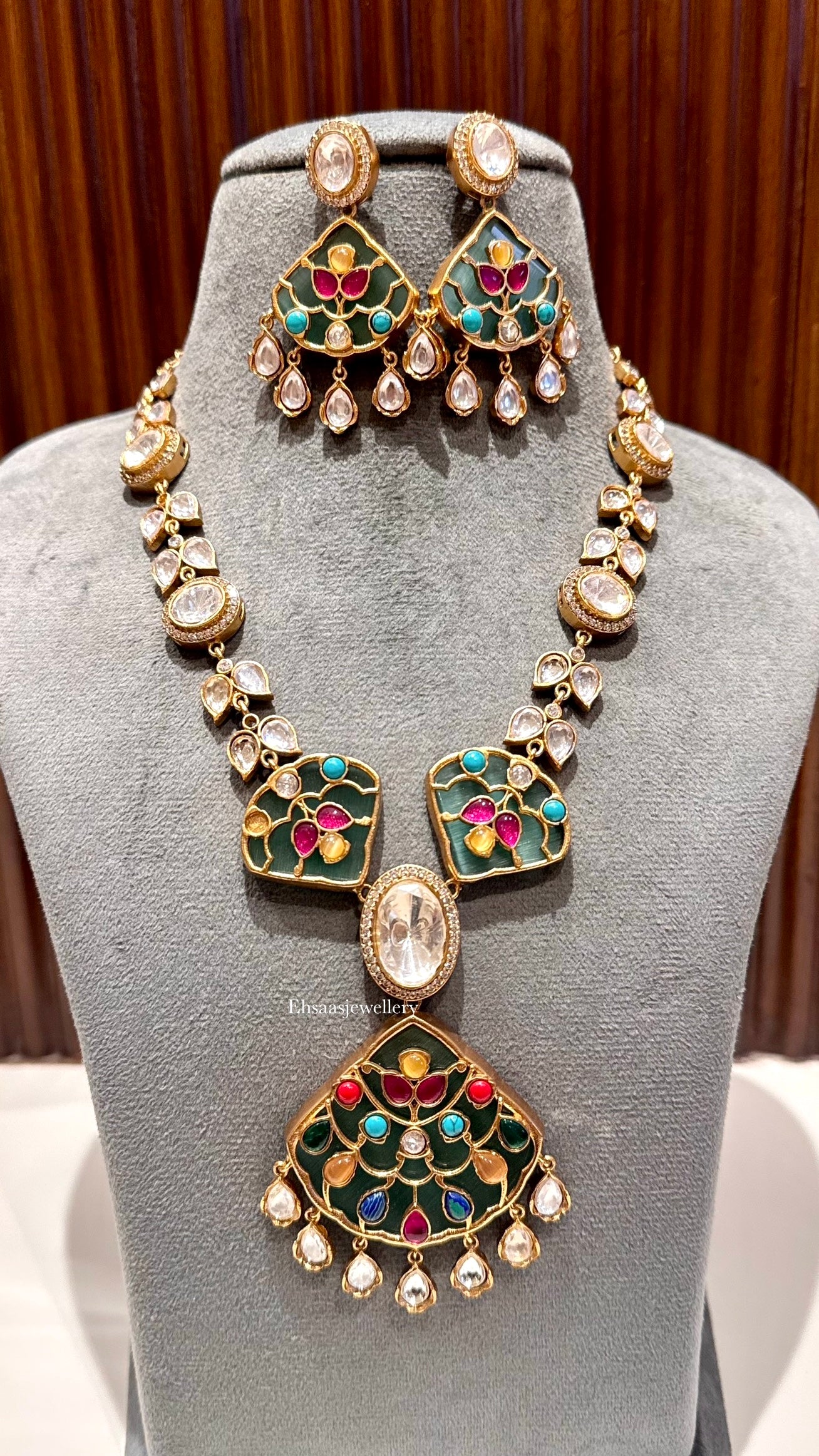 Aparna Necklace with Earrings