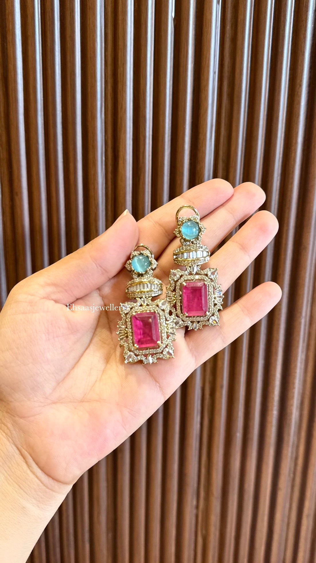 Esra Necklace with Earrings