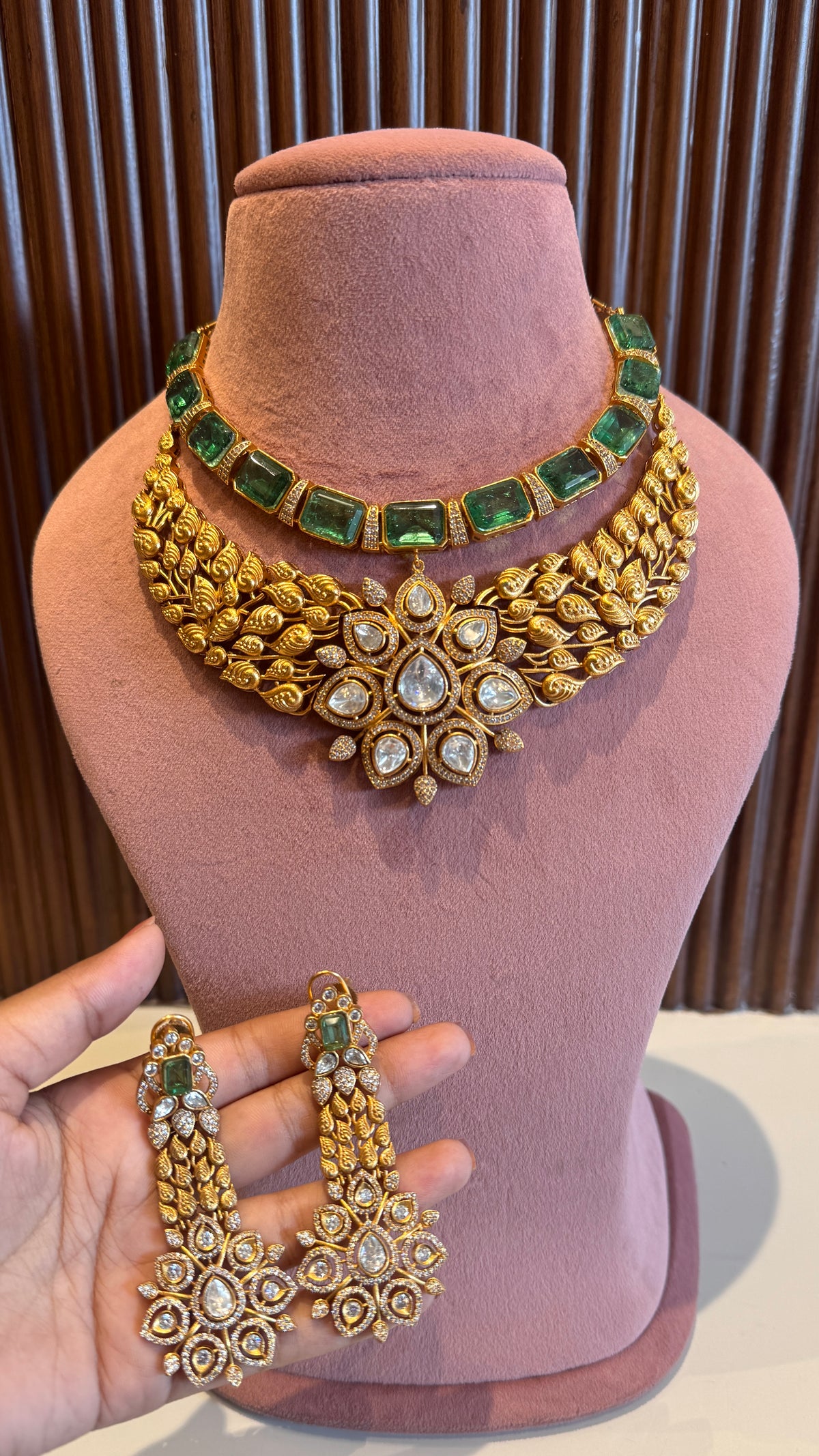 Miraya Gold Necklace Set