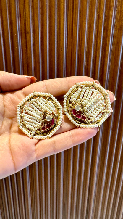 Pankhuri Studs With Earchain