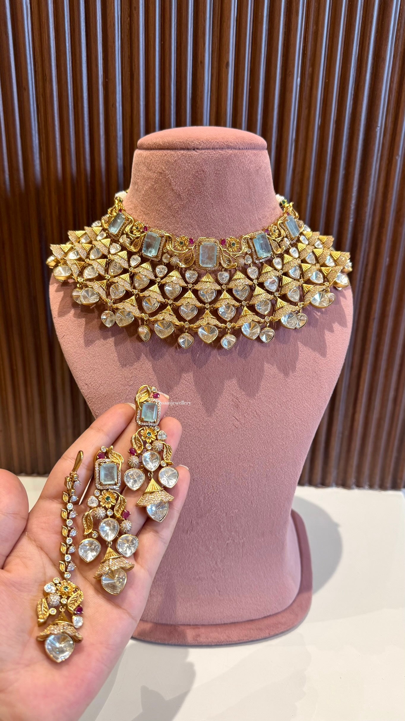 Shiddat Necklace With Earrings