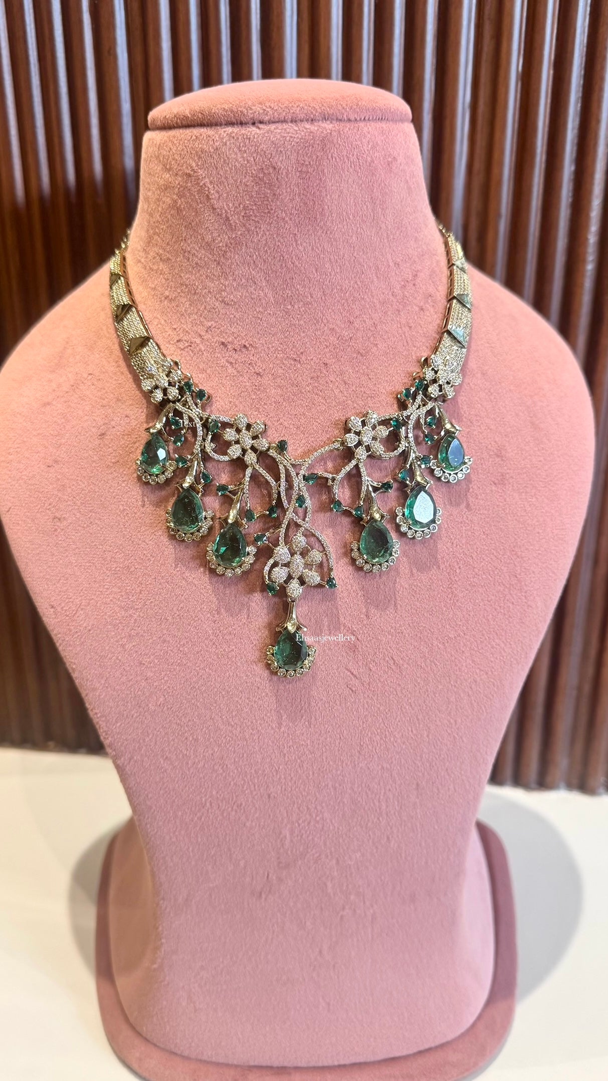 Green Daimond Necklace With Necklace