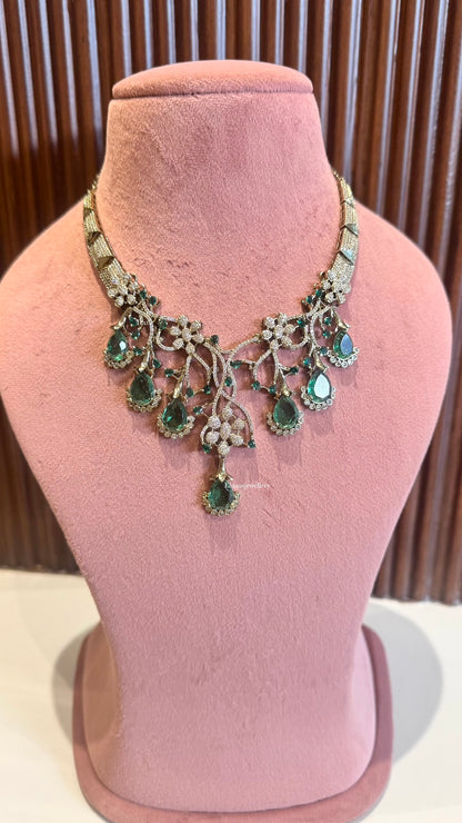 Green Daimond Necklace With Necklace