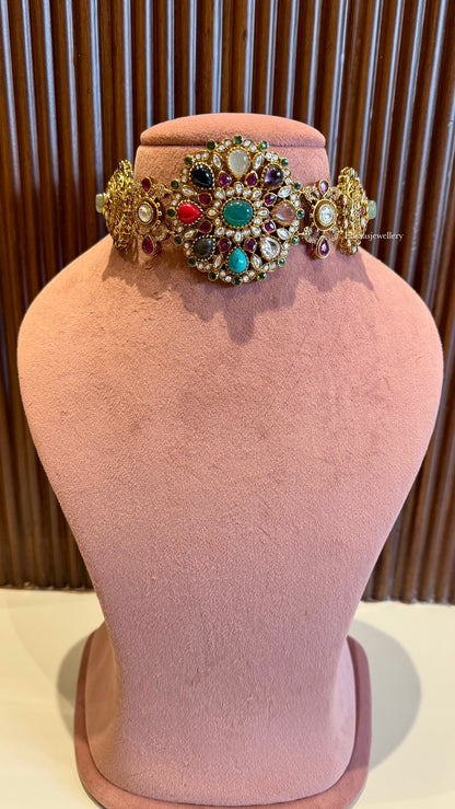Mannat Zameston Necklace Set