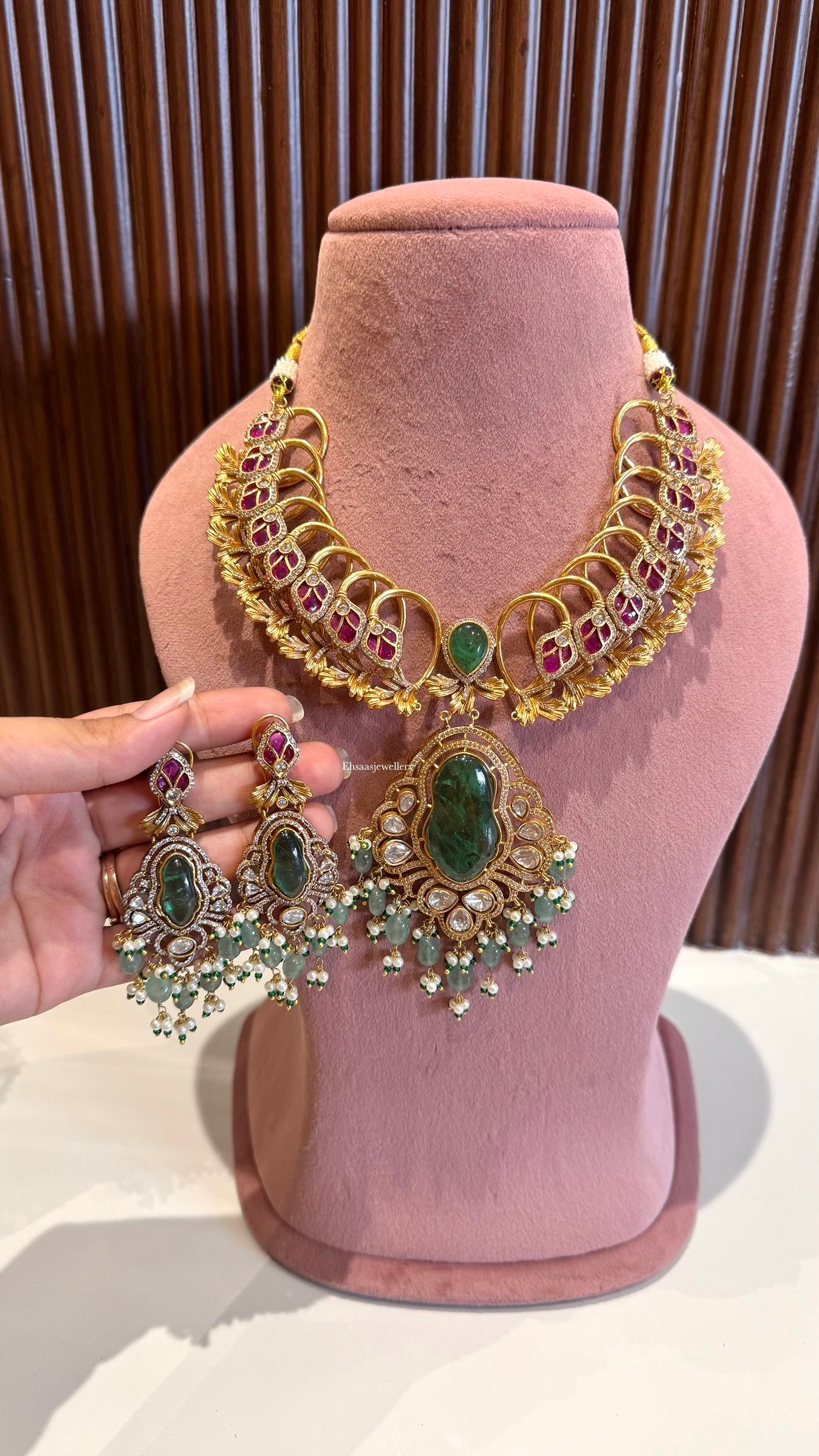 Avantika Necklace with Earrings