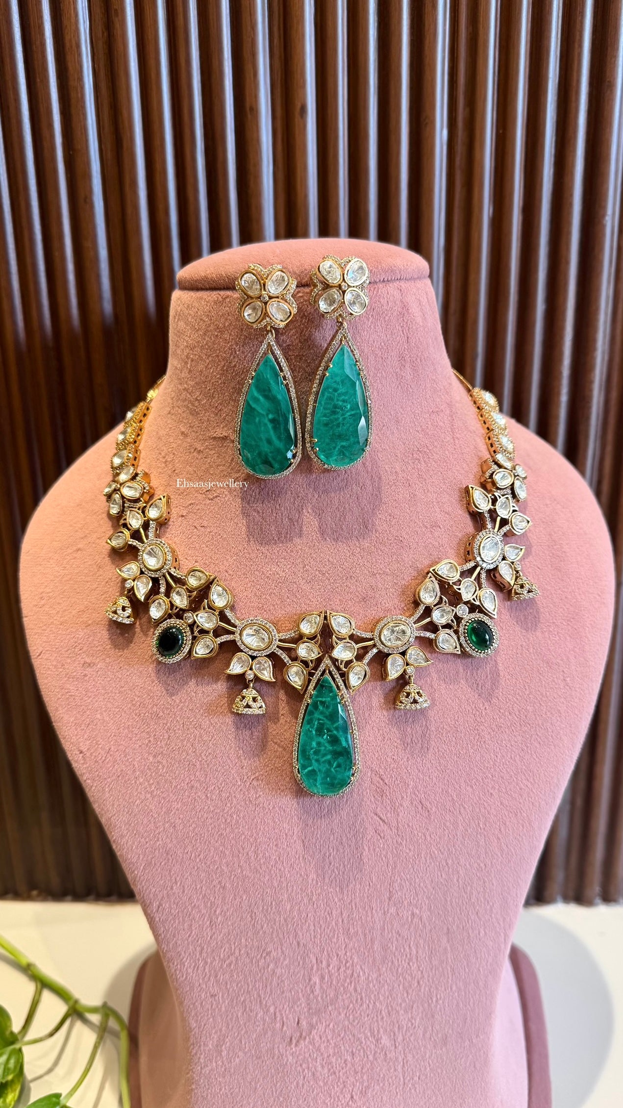 Arsheen Emerald Necklace with Earrings