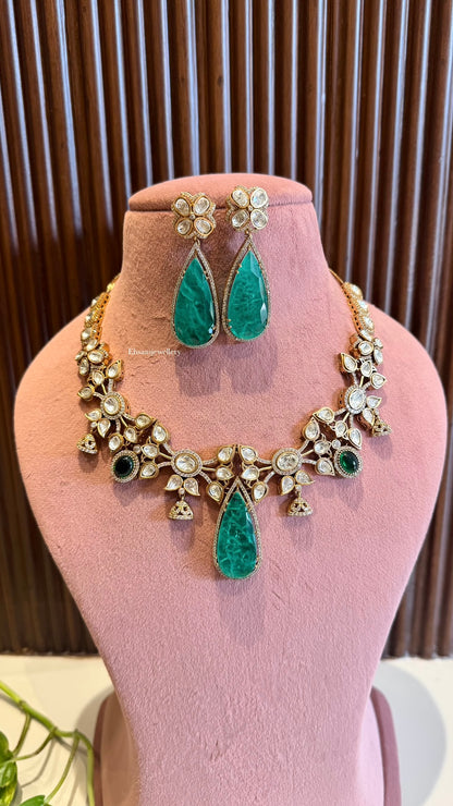 Arsheen Emerald Necklace with Earrings