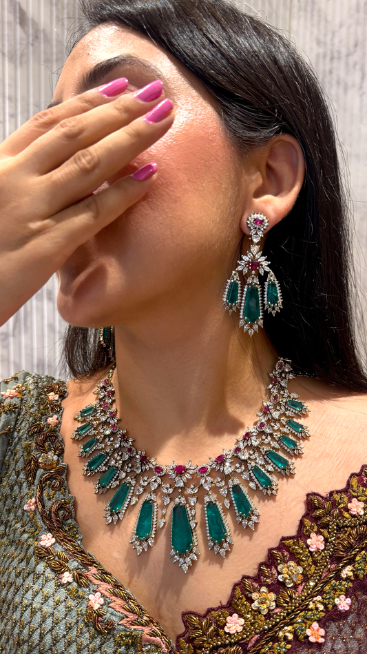 Hazel Emerald Necklace Set