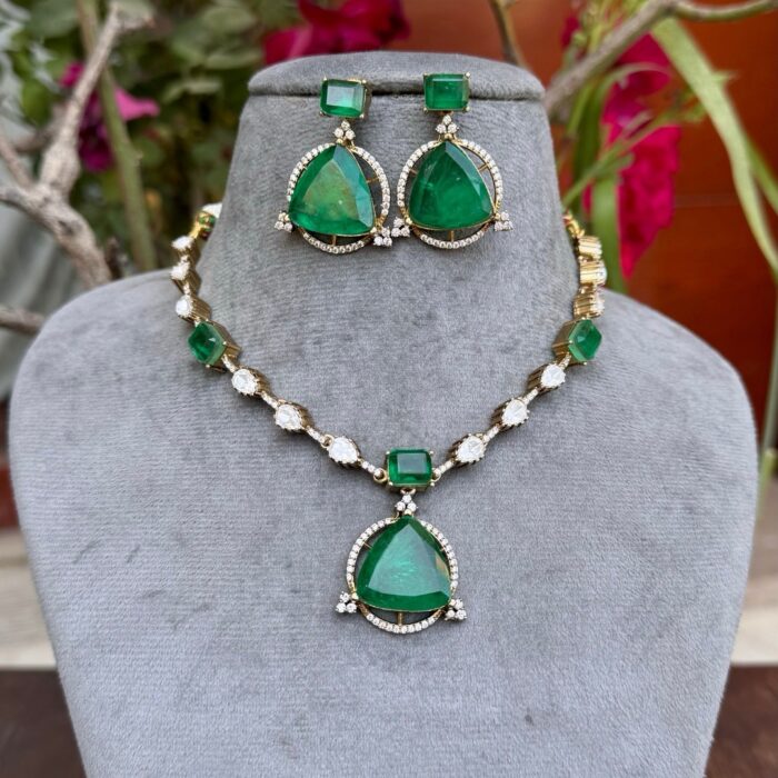 Emerald Stone Necklace With Earrings